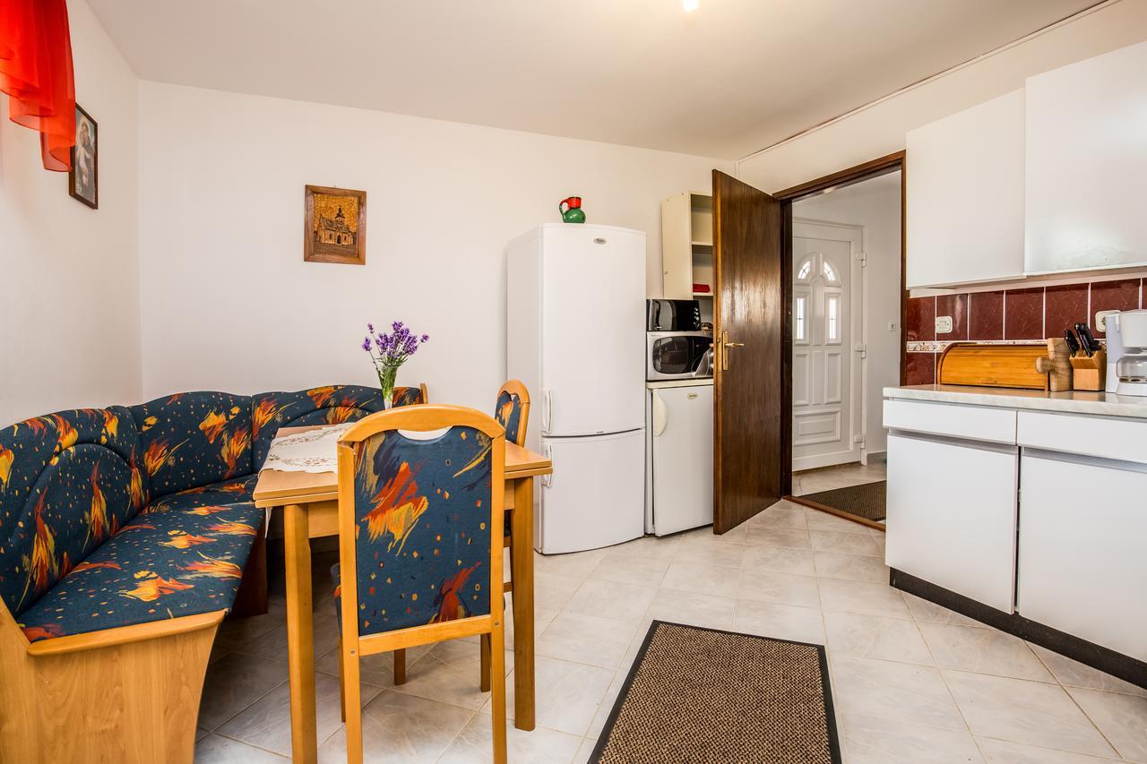 Apartment Carolina Liznjan Exterior photo